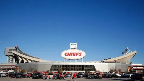 利物浦终迎胜利之光！伊萨克建功，加克波双响助球队止住连败颓势，西汉姆联饮恨败北！